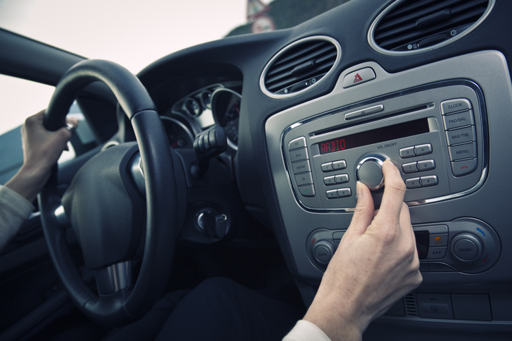 Autoradio - conseils pour l'installation d'un nouvelle radio pour votre  voiture