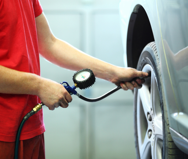 Tuto Entretien] Contrôler la pression des pneus et les gonfler 