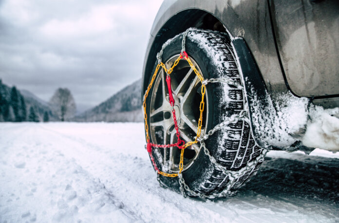 Chaînes à neige sur pneus en hiver